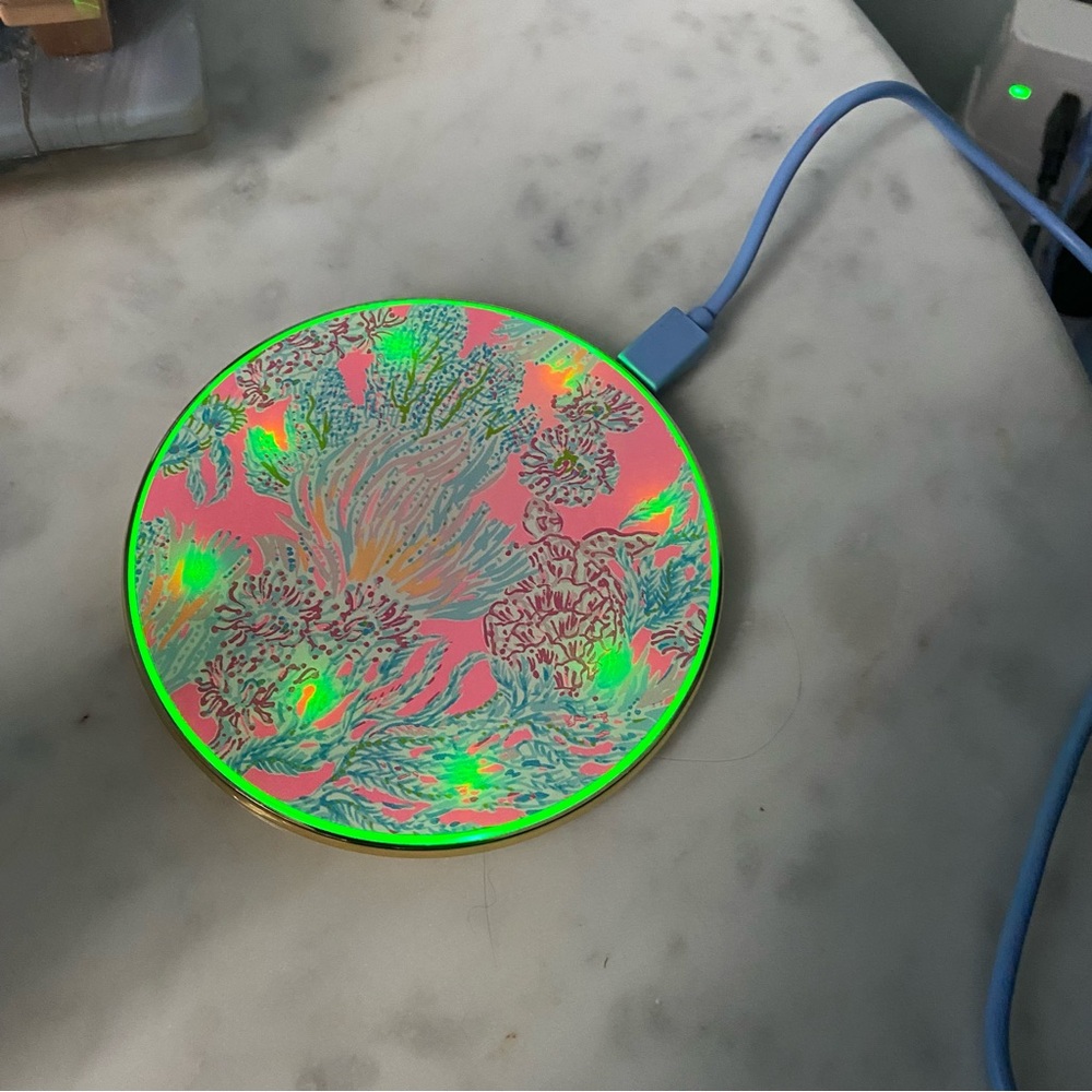 Lilly Pulitzer Round Wireless Charger - Pink & Gold